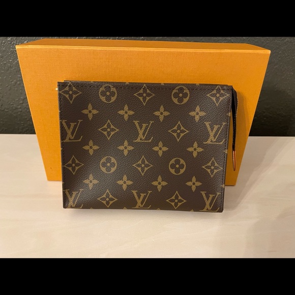 Louis Vuitton Toiletry 19 - Picture 3 of 13